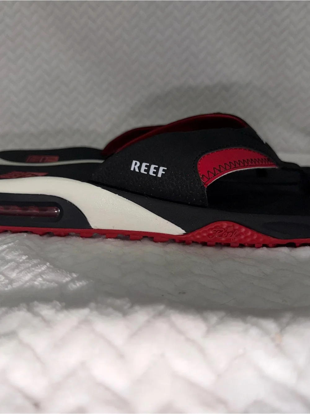 Reef Men’s Black & Red Flip-Flop Sandals with Cushioned Sole
